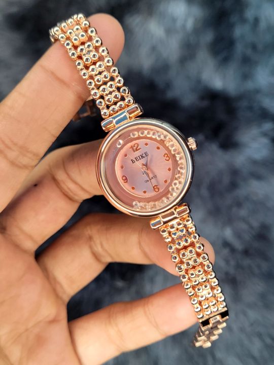New Fashionable stainless analogue Hand watches for women's