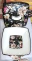 1 piece donga square shape for serving salan ,shorba,custerd,chawal, microwave oven safe,colour beautiful design beautiful style beautiful colour beautiful atrectiv look, dinner set ka bowl salan wala bara wala.squre shaped black colour beautiful design. 