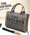 The Tote bag Marc Jacobs with huge capacity. 