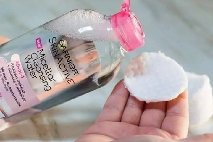 Garnier%20Micellar%20Cleansing%20Water%20-%20125%20ml%20(Indian)%20%7C%20Gentle%20Cleanser%20&%20Make%20Up%20Remover%20For%20Everyday%20Use%20-%20Suitable%20For%20Sensitive%20Skin,%20Dermatologically%20Tested%20-%20Image%203