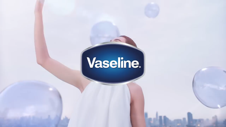 VASELINE Healthy Bright Gluta-Hya Serum Burst Lotion 290/300ml – Dewy Radiance & Skin Hydration (Thailand)