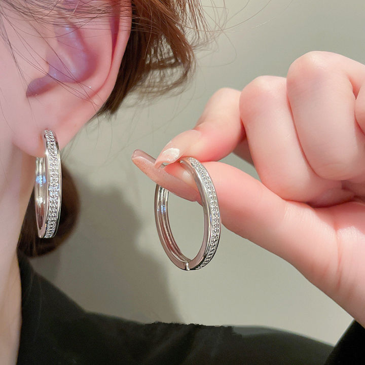 Huitan%20Simple%20Metal%20Circle%20Earrings%20for%20Women%20No%20CZ%20Design%20Fashion%20Contracted%20Female%20Ear%20Hoop%20Earrings%20Silver%20Color%20Jewelry%202023%20-%20Image%202