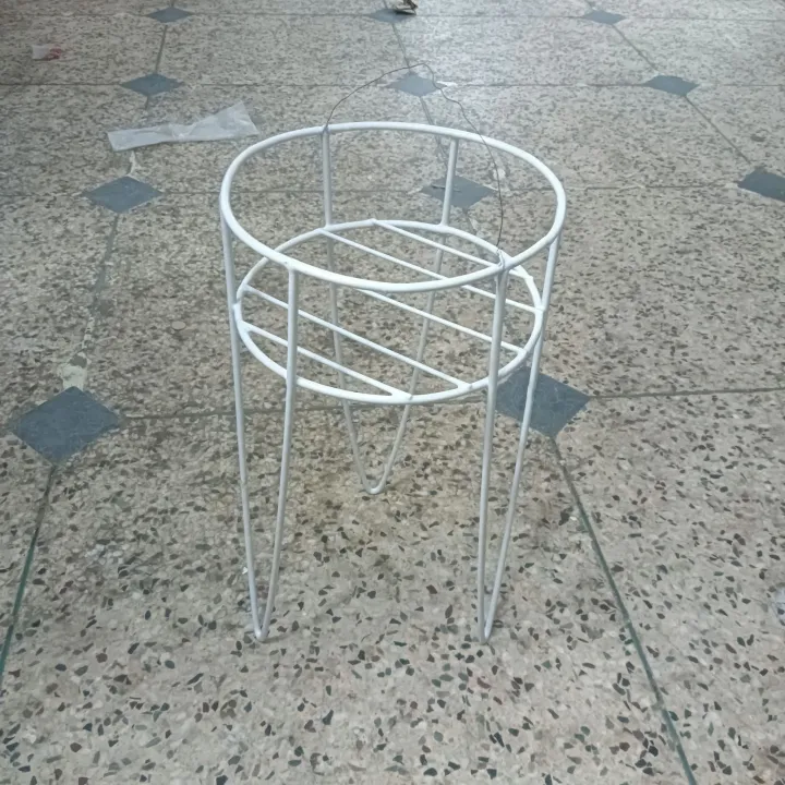 Metal%20flower%20tob%20stand%203%20lage%20plastic%20coutting%209*9*17%20inches%C2%A0%20-%20Image%202