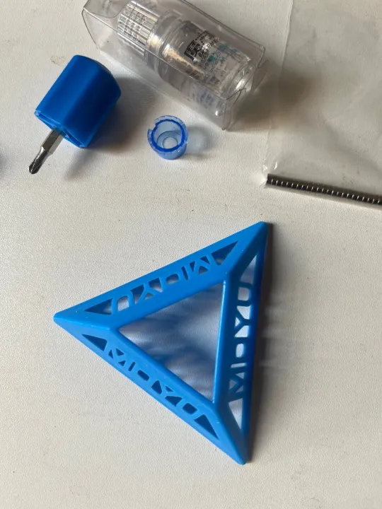 Speed%20Cuber%20Combo%20Pack%203x3%20Rubik%E2%80%99s%20Cube%20stickerless%20extra%20magnet%20lube%20stand%20adjustment%20tools%20-%20Image%202