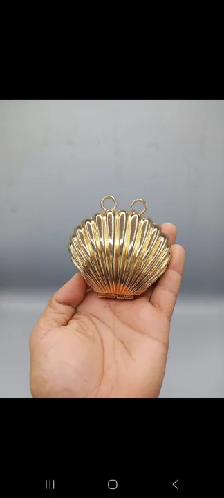 Party%20&%20Wedding%20Season%20Glossy%20Acrylic%20&%20Hard%20Shell%20Mini%20Novelty%20Clutch%20in%20Heart,%20Shell%20&%20Flower%20Shapes%20Bag%20for%20Women%20%E2%80%93%20Stylish%20Evening%20Handheld%20Purse%20-%20Image%208