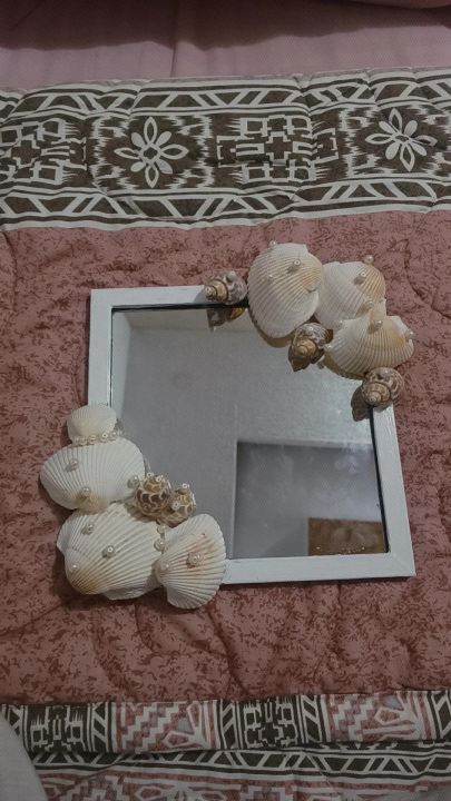 decore%20mirror,hand%20made%20mirror%20with%20seashells%20and%20pearls%20-%20Image%202