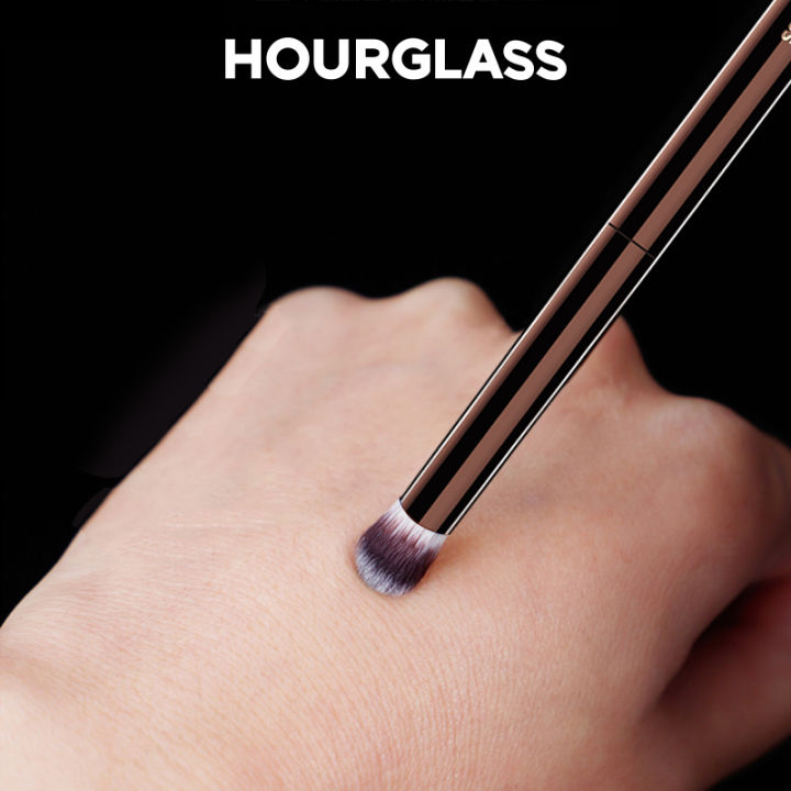Hourglass%20Makeup%20Brush-%20No.9%20Domed%20Shadow%20Brush%20Soft%20Fiber%20Hair%20Blending%20Eyeshadow%20Fashion%20Design%20Single%20Eye%20Brush%20-%20Image%202