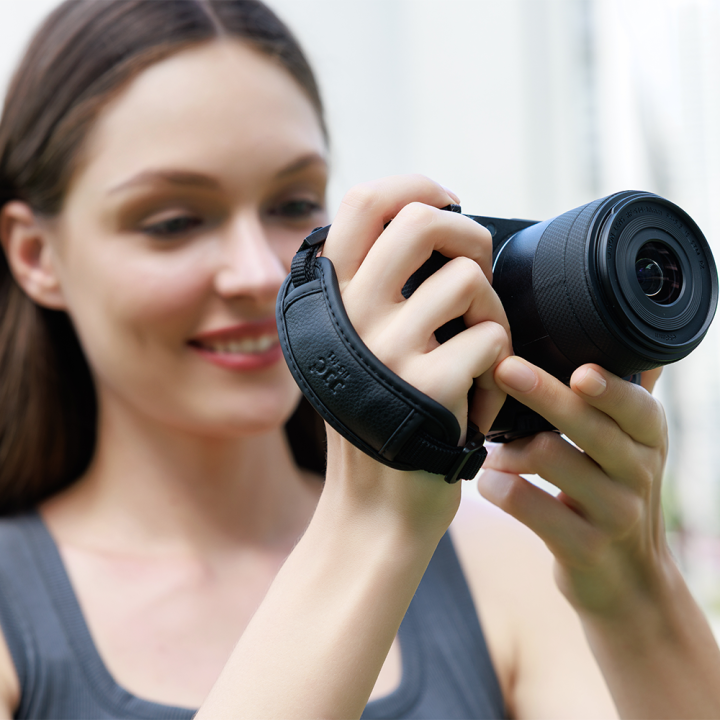 JJC%20Camera%20PU%20leather%20Wrist%20Strap%20for%20DSLR%20Mirrorless%20Camera%20Fit%20Canon%20EOS%20R50%20V%20EOS%20R50%20EOS%20R100%20EOS%20M50%20Mark%20II%20EOS%20M50%20-%20Image%204