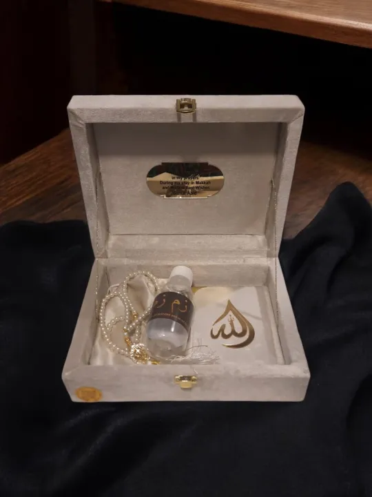 Wooden%20Velvet%20Umrah%20Tabbarak%20Box%20%7C%20Umrah%20Tabbarak%20Quran%20Gift%20Box%20%7C%20Umrah%20Maqbool%20Velvet%20Quran%20Gift%20Box%20%7C%20Velvet%20Quran%20Gift%20Box%20%7C%20High%20Quality%20Quran%20Gift%20Box%20%7C%20Islamic%20Gift%20Box%20%7C%20Fancy%20Umrah%20Tabbarak%20Box%20%7C%20SIZE;%20Length%208%20INCH,%20WIDTH%206%20&%20HEIGHT%203%20-%20Image%203