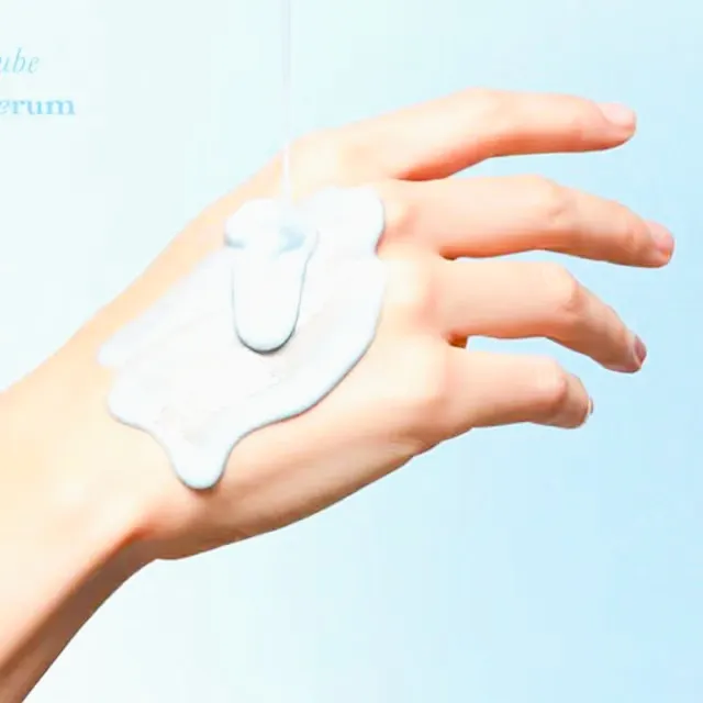 medicube%20Zero%20Pore%20Moisture%20Sun%20Serum%20SPF50+%20PA++++%2050ml%20-%20Image%203