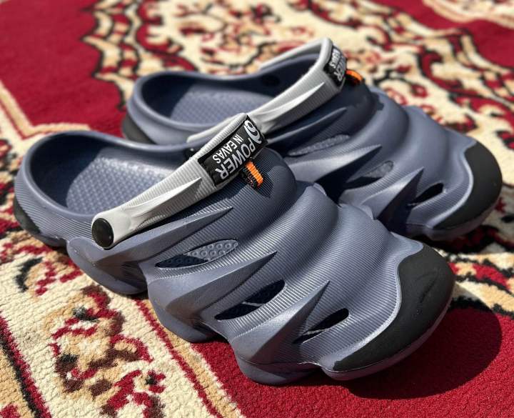 Casual%20New%20Super%20Comfortable%20Soft%20Hollow-out%20Clogs%20Breathable%20Non-Slip%20Outdoor%20Half%20Shoes%20Sandals%20for%20Men%20-%20Image%203