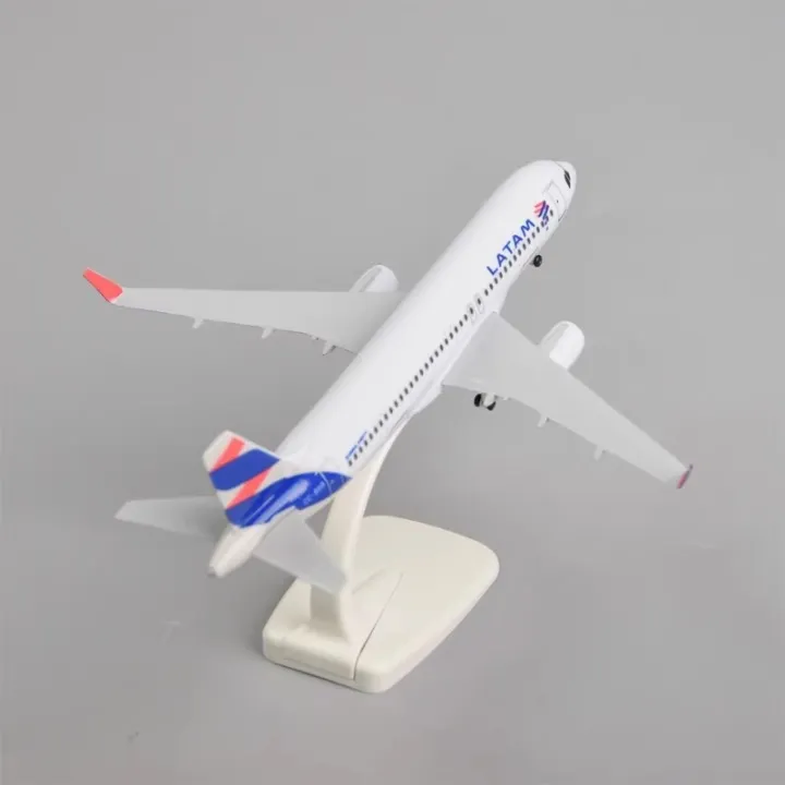 Latam%20Airlines%20A320%2020cm%20Diecast%20Metal%20Alloy%20Plane%20Model%20Scale%20Aircraft%20With%20Landing%20Gears%20Children'S%20Toys%09Airbus%20A320%20Collected%20-%20Image%207