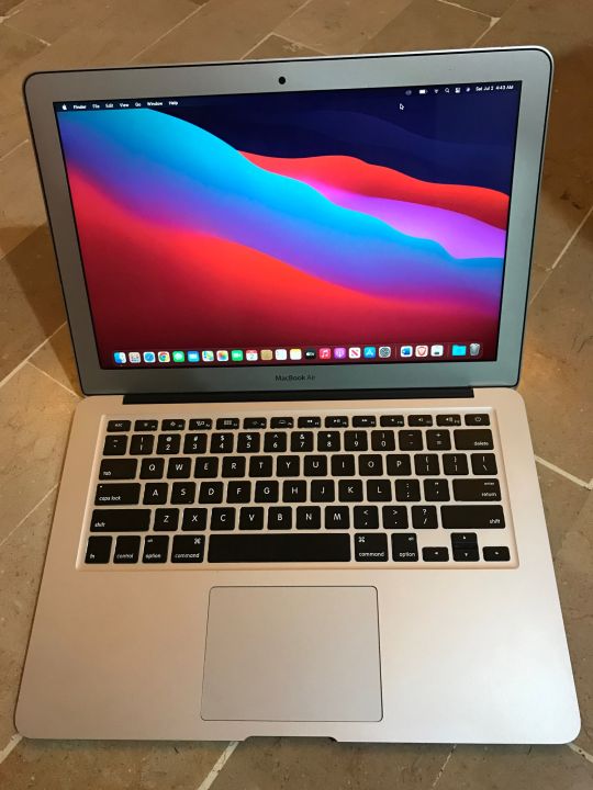 Apple MacBook Air A1466 Early 2017 - Intel Core i5 Processor (13.3 inch Display, 8GB RAM, 256GB Flash Storage) Silver Colour