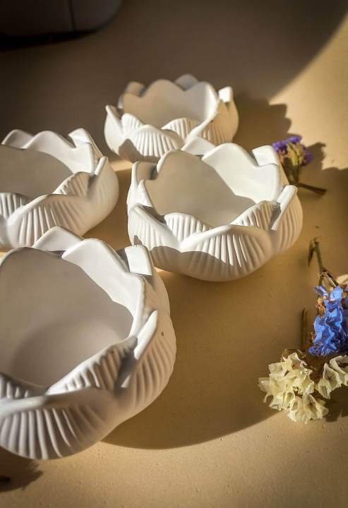 white color lotus pot