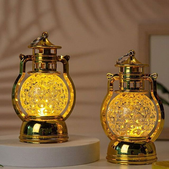 Retro Lantern Outdoor Garden Decorative Old Lantern Flameless Vintage Lantern Hanging Lights for Camping Patio Yard Christmas Decorations