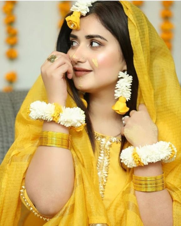 gajray/kangan/bangles/teeka/earsring/ring/bindiya/artificial fake flowers jewellery set red & white.