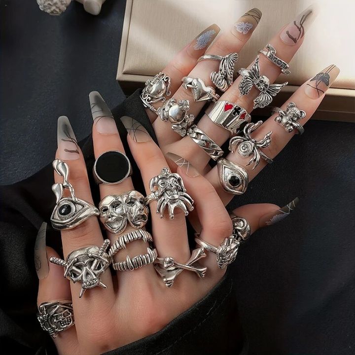 24pcs%20Gothic%20Ring%20Set%20Trendy%20Joker%20Face%20Devil%20Smile%20Face%20Patterns%20Zinc%20Alloy%20Mix%20And%20Match%20For%20Daily%20Outfits%20Party%20Accessories%20-%20Image%204