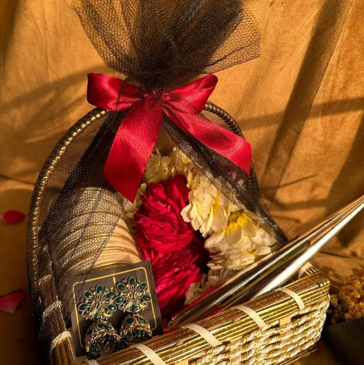 Eidi%20gift%20basket%20for%20girls%20-%20Image%202
