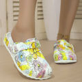 New Women's Slip-On Sandals Fashionable Artistic Chrysanthemum Print Comfortable and Durable Wedge Heel with Wear-Resistant Desi. 