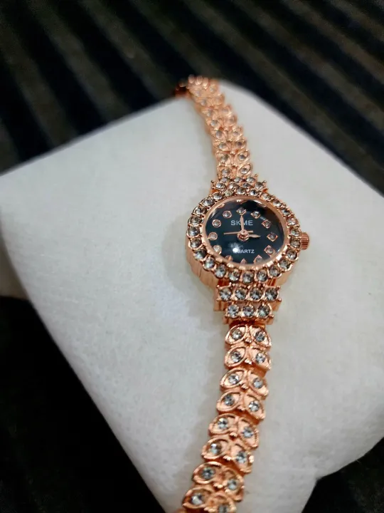 Premium%20quality%20New%20%20Design%20Watch%20for%20Ladies%20-%20Image%207