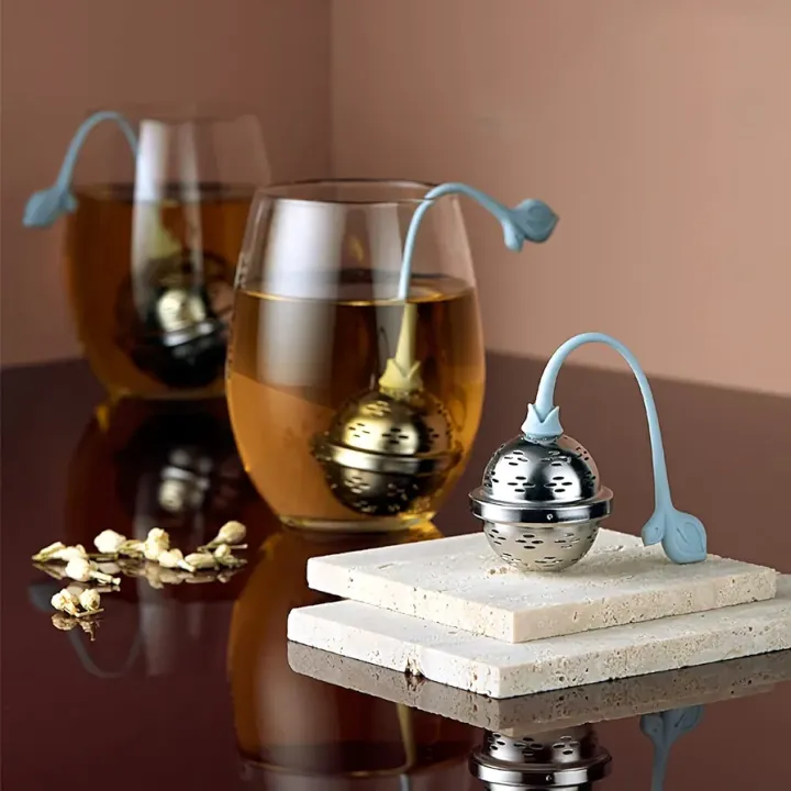 Tea%20Strainer%20with%20Silicone%20Handle%20-%20Perfect%20for%20Loose%20Tea!%20Robust%20Stainless%20Steel%20Tea%20Filter%20with%20Fine%20Mesh%20and%20Practical%20Tea%20Infuser%20Design%20-%20Image%202