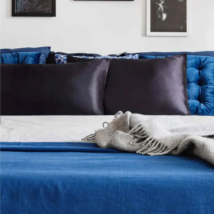 2-piece%20Pure%20Emulation%20Silk%20Satin%20Pillowcase%20Comfortable%20Pillow%20Cover%20Pillowcase%20For%20Bed%20Throw%20Single%20Pillow%20Covers%20-%20Image%202