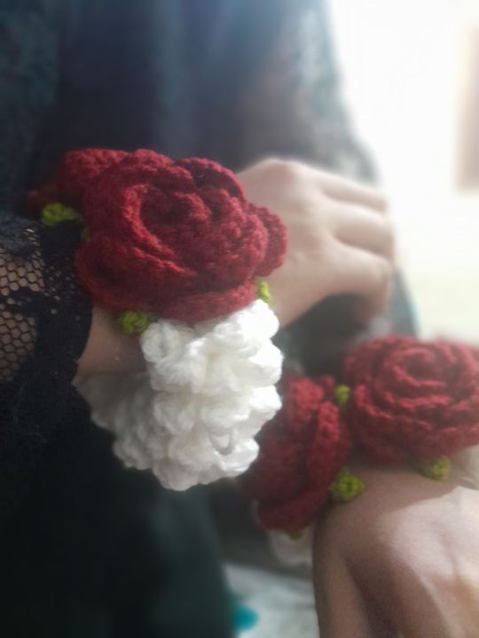crochet%20rose%20gajra(1%20piece),artificial%20gajray,%20gajray%20for%20weddings,gift%20for%20girls,%20birthday%20gifts,%20anniversary%20gifts%20,floral%20gajras%20-%20Image%204