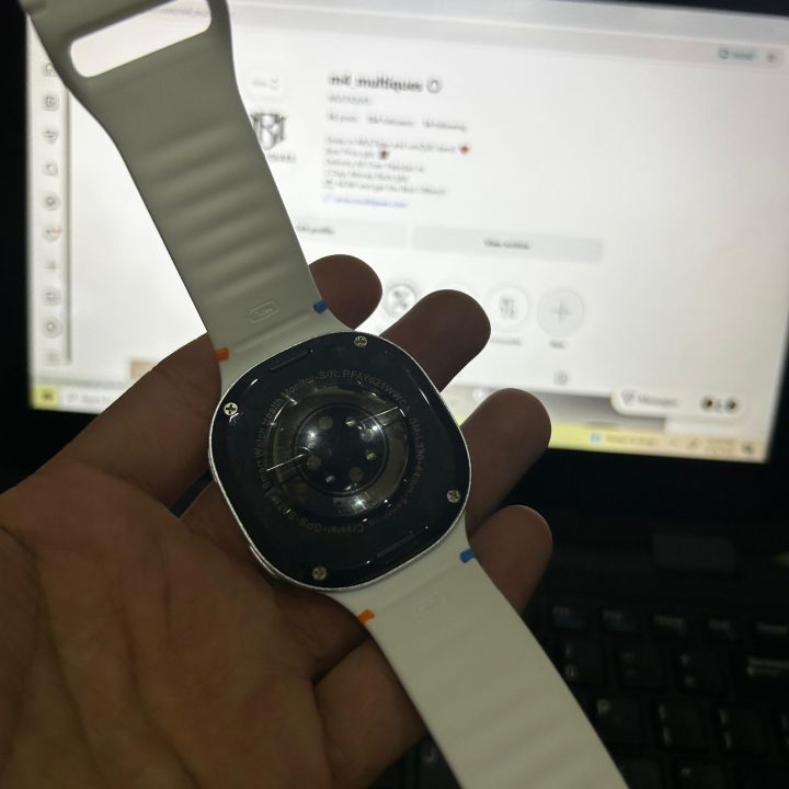 Watch%208%20Round%20Dial%20Smart%20Watch%20with%20Logo%20and%20AMOLED%20Display%20in%20Premium%20Quality%20Round%20Dial%20Design%20-%20Image%204