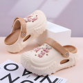 Women's Cute 2025 New Summer Outer Wear Lightweight Non-Slip Thick-Soled Toe-Cap Slippers Fashionable Beach Sandals.
