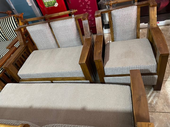 Teak%20sofa%20set%20with%20coffee%20table%20-%20Image%204