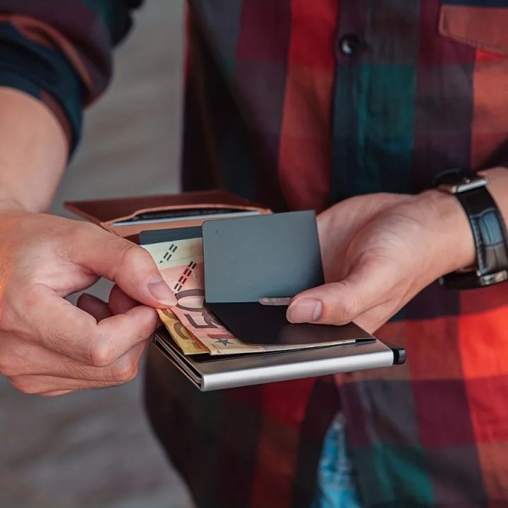 Carbon%20Fiber%20Slim%20Aluminum%20Men%20Wallet%20ID%20Credit%20Card%20Holder%20Mini%20RFID%20Wallet%20Automatic%20Pop%20Up%20Bank%20Card%20Case%20Black%20Wallet%20Purses%20-%20Image%204