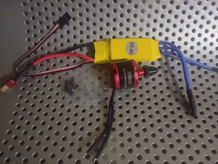 1400kv%20/%202600kv%20/%201000kv%20/%201100kv%20/%201800kv%20bldc%20brushless%20motor%20+%2040a%20brushless%20ESC%20for%20making%20drone%20plane%20car%20boats%20and%20many%20more%20projects%20-%20Image%207