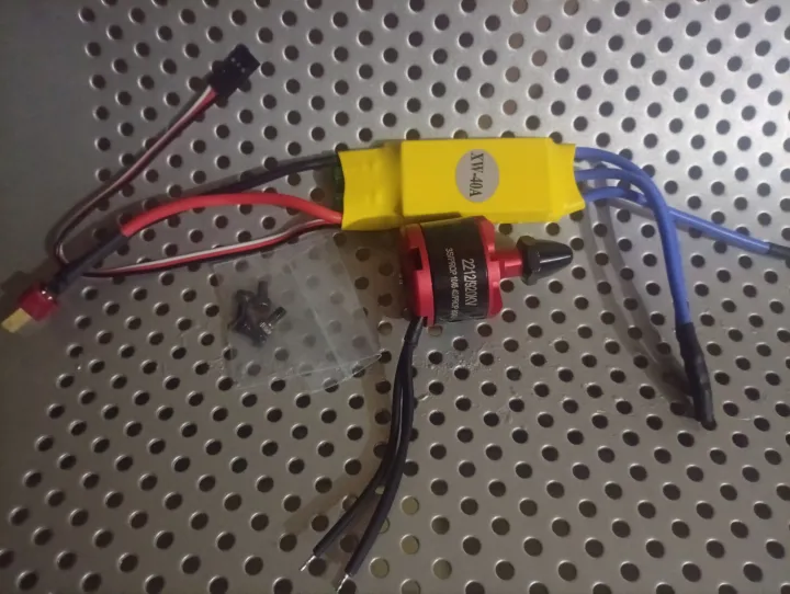 1400kv%20/%202600kv%20/%201000kv%20/%201100kv%20/%201800kv%20bldc%20brushless%20motor%20+%2040a%20brushless%20ESC%20for%20making%20drone%20plane%20car%20boats%20and%20many%20more%20projects%20-%20Image%207