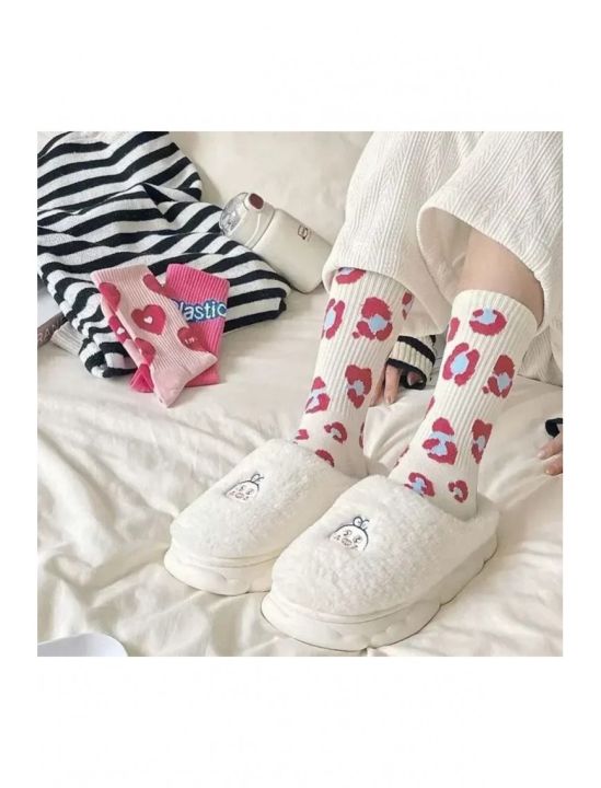 Trend%20Socks%20for%20Women%20%E2%80%93%20Cute%20Strawberry%20Heart%20Cotton%20Crew%20Socks%20-%20Image%206
