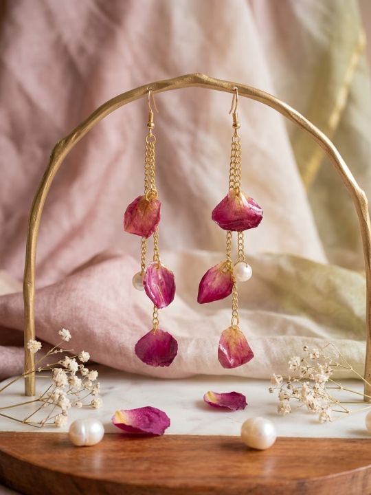 Resin%20Art%20Earrings,%20Jhumka%20Hand%20made%20with%20Love%20%E2%9D%A4%EF%B8%8F%0AUMMI%20CRAFTS%20aap%20ko%20beautiful,%20unique%20aur%20high-quality%20handmade%20Resin%20Art%20products%20available.%20-%20Image%206
