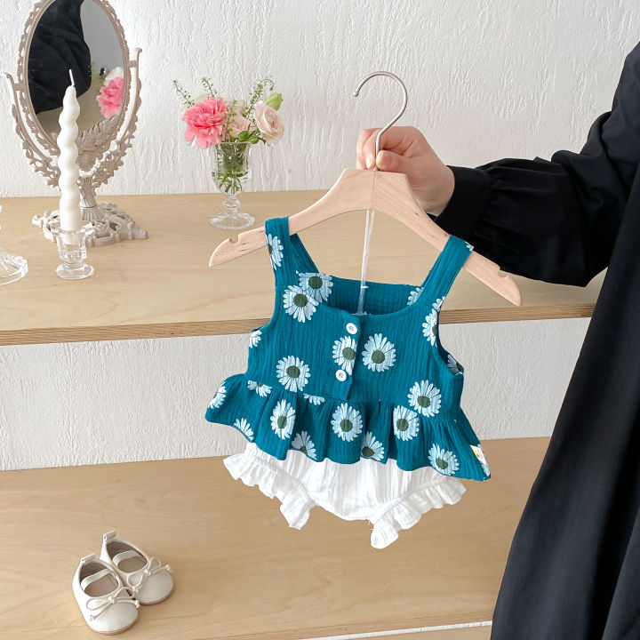 Summer%20Baby%20Girl's%20Daisy%20Printed%20Suspenders%20Top%20+%20Lace%20Shorts%20Set%20-%20Sweet%20Printed%202-Piece%20Set%20-%20Image%204