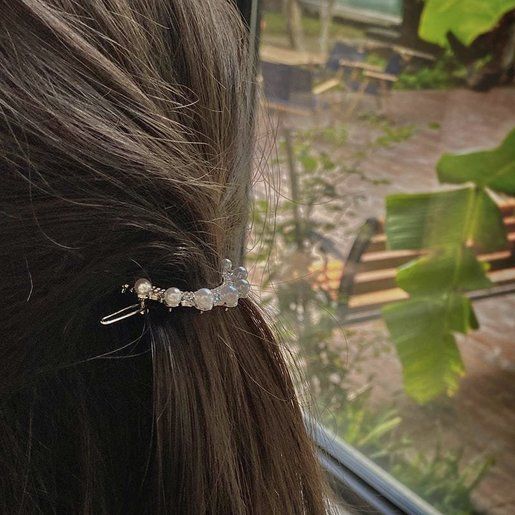Korea%20Pearl%20Hair%20Clip%20Snap%20Barrettes%20-%20Stylish%20Multi-Color,%20Lightweight,%20Perfect%20for%20Parties%20and%20Ceremonies%20-%20Image%207
