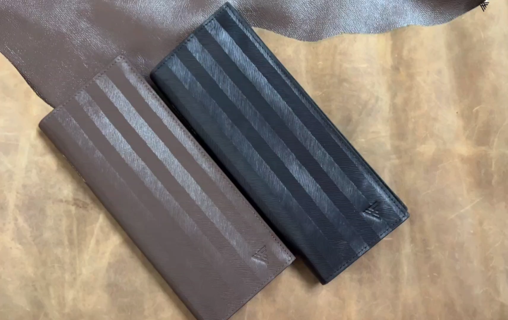 Leather Checkbook Holder – Stylish, Functional & Lightweight