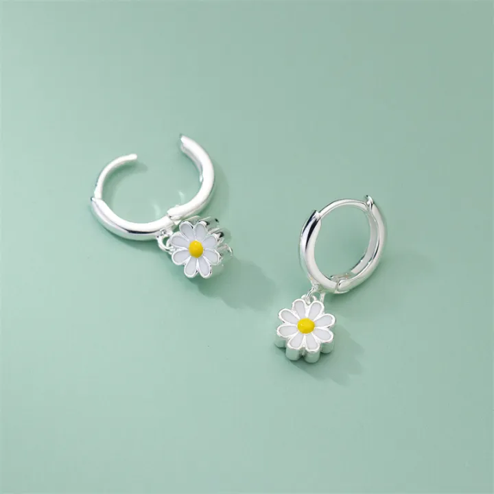 Sweet%20Daisy%20Flower%20Hoop%20Earrings%20For%20Women%202023%20New%20Fashion%20Round%20Earrings%20For%20Wedding%20Party%20Korean%20Temperament%20Ear%20Jewelry%20K0%20-%20Image%202