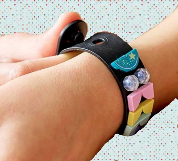 LEGO%2041903%20DOTS%20Cosmic%20Wonder%20Bracelet%20-%20Image%202