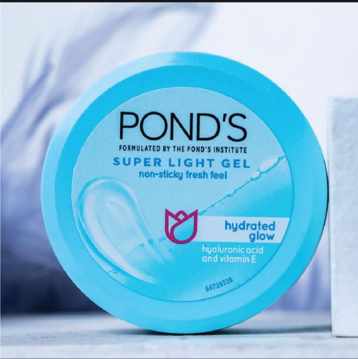 POND'S%20Super%20Light%20Gel%20Hydrated%20Glow%20With%20Hyaluronic%20Acid%20&%20Vitamin%20E-100mL(Indian)%20-%20Image%203