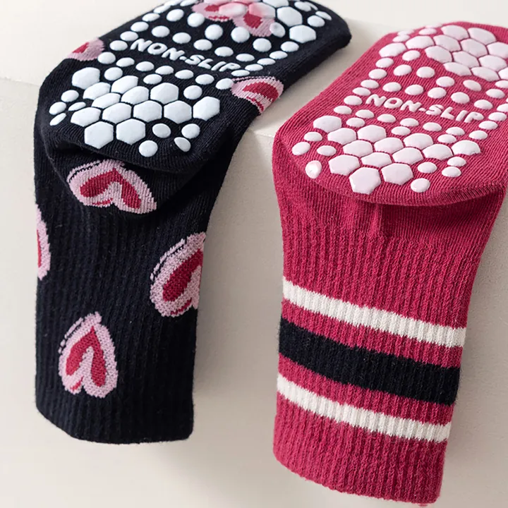5%20pairs%20of%20girls',%20medium,%20and%20large%20children's%20heart-shaped%20striped%20pattern%20floor%20socks,%20mid%20tube%20socks,%20anti%20slip,%20wear-resist%20-%20Image%204