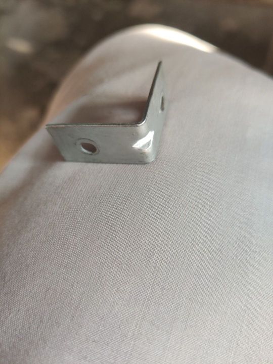 Steel%20L%20Shaped%20Support%20Angle%20with%20Screw%20for%20Wall,%20Size:-%201''%20X%201"%20-%20Image%206