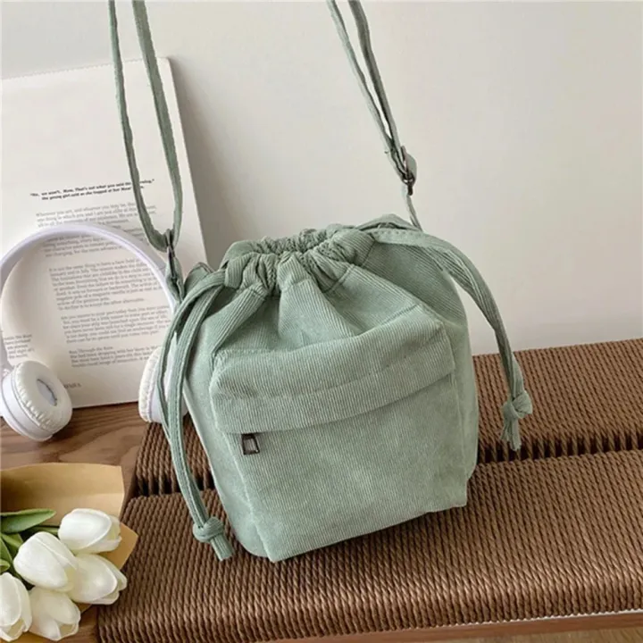 2025%20New%20Women%20Bag%20Middle%20Shoulder%20Bag%20Korean%20Style%20Drawstring%20Bucket%20Bag%20Casual%20Light%20Youth%20Crossbody%20Bag%20Whole%20Sale%20-%20Image%204