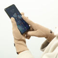 Women's winter thermal gloves with added fleece, decorated with metal chains, suitable for driving and cycling, a pair of touchscreen-compatible gloves. 