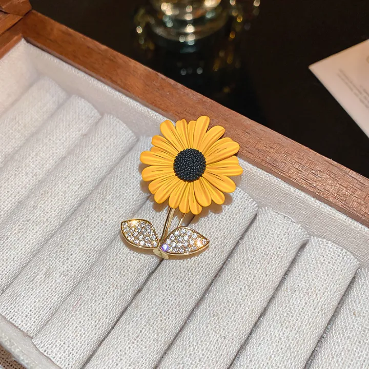 Shiny%20Rhinestone%20Sunflower%20Brooch%20Pin%20For%20Women%20Luxury%20Zircon%20Daisy%20Flower%20Collar%20Badge%20Elegant%20Floral%20Bouquet%20Corsage%20Jewelry%20-%20Image%206