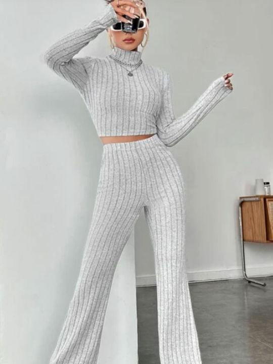 Stand%20Collar%20Navel%20T-shirt%20and%20Trumpet%C2%A0pants%20-%20Image%203