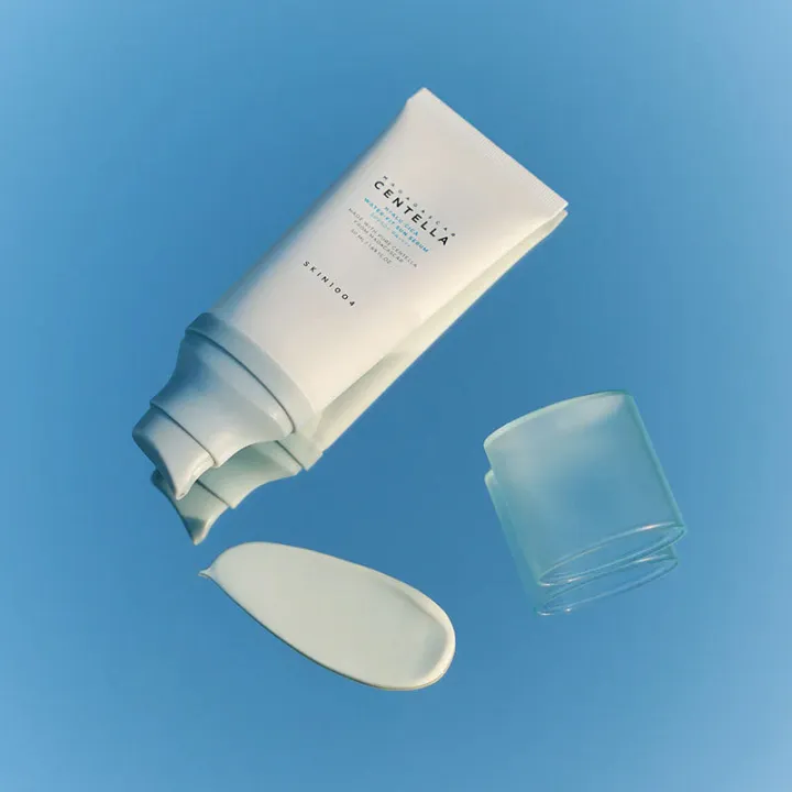 Skin1004%20Madagascar%20Hyalu%20Cica%20Water%20Fit%20Sun%20Serum%20SPF%2050+%20%20PA++++%2050ml%20-%20Centella%20Sunscreen%20-%20Image%202