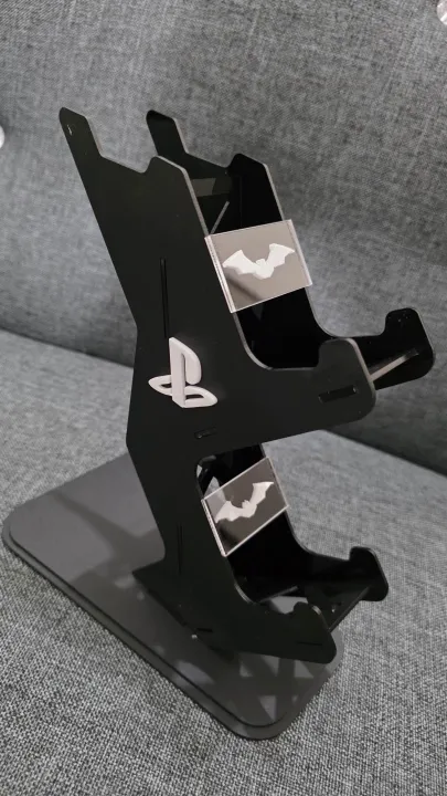Universal%20Acrylic%20Gaming%20Controller%20Stand%20-%20Desk%20Organizer%20for%20PS5,%20PS4,%20Xbox%20Series%20X/S%20Controllers%20-%20Image%205