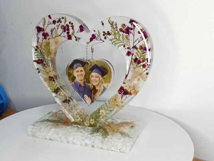 Resin%20photo%20frame%20with%20the%20photo%20(heart%20%E2%9D%A4%EF%B8%8F%20shape)%20-%20Image%207